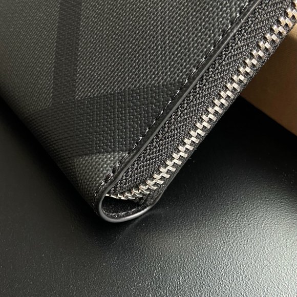 Burberry Men's Zip London Check Long Wallet - Picture 6 of 11